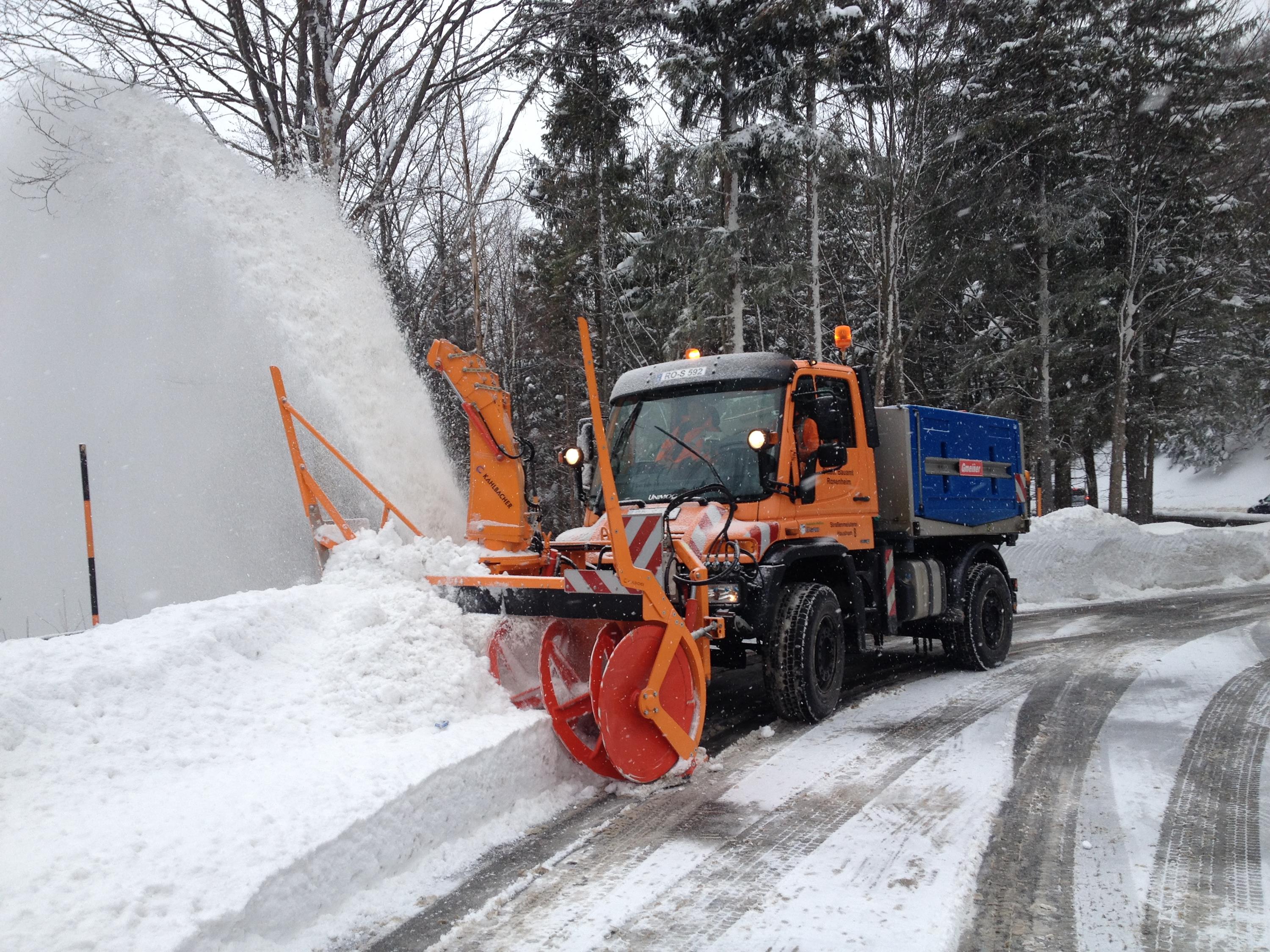 Winterdienst-Saison des Staatlichen Bauamtes Rosenheim hat begonnen: Sicherheit geht immer vor